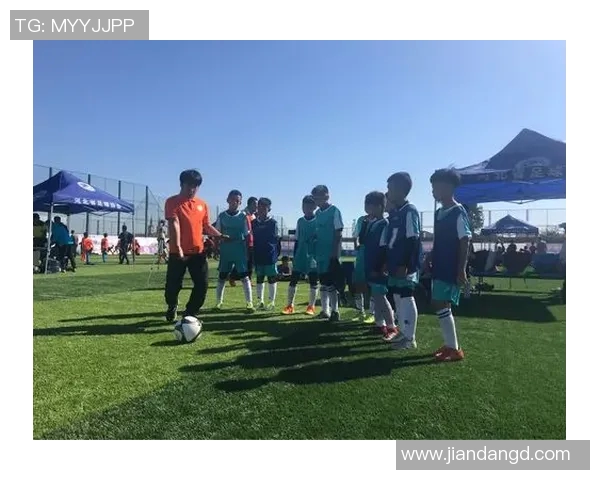 海绵宝宝勇闯绿茵场成为足球明星的奇幻冒险之旅 海绵宝宝勇闯绿茵场成为足球明星的奇幻冒险之旅