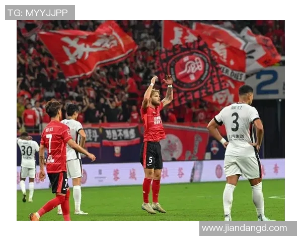 成都足球队灵活战术解析与未来发展展望 成都足球队灵活战术解析与未来发展展望