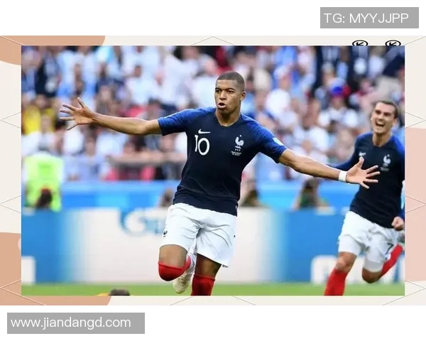 柏林足球明星盘点:那些在绿茵场上闪耀的传奇人物与新星 柏林足球明星盘点:那些在绿茵场上闪耀的传奇人物与新星