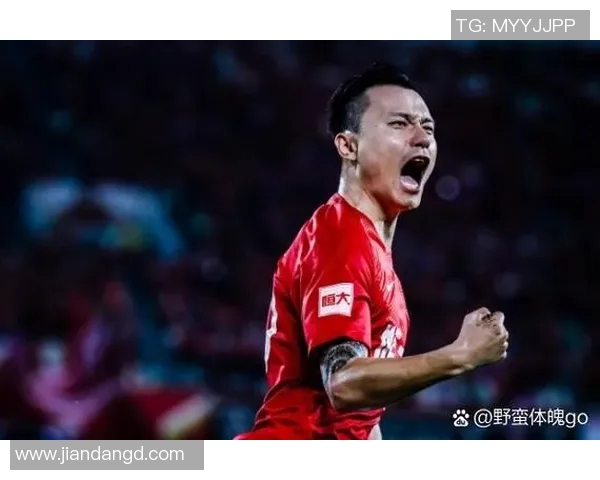 欧洲足球明星的黑色传奇与辉煌成就探索 欧洲足球明星的黑色传奇与辉煌成就探索