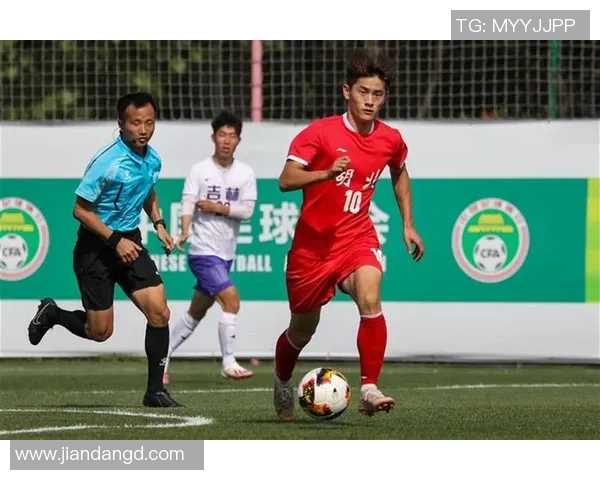 深圳足球队以86分领跑奥运会积分榜展现强大实力与团队合作精神