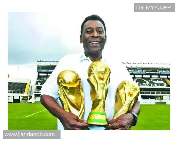 满背虎头足球明星的传奇人生与赛场风采解析 满背虎头足球明星的传奇人生与赛场风采解析